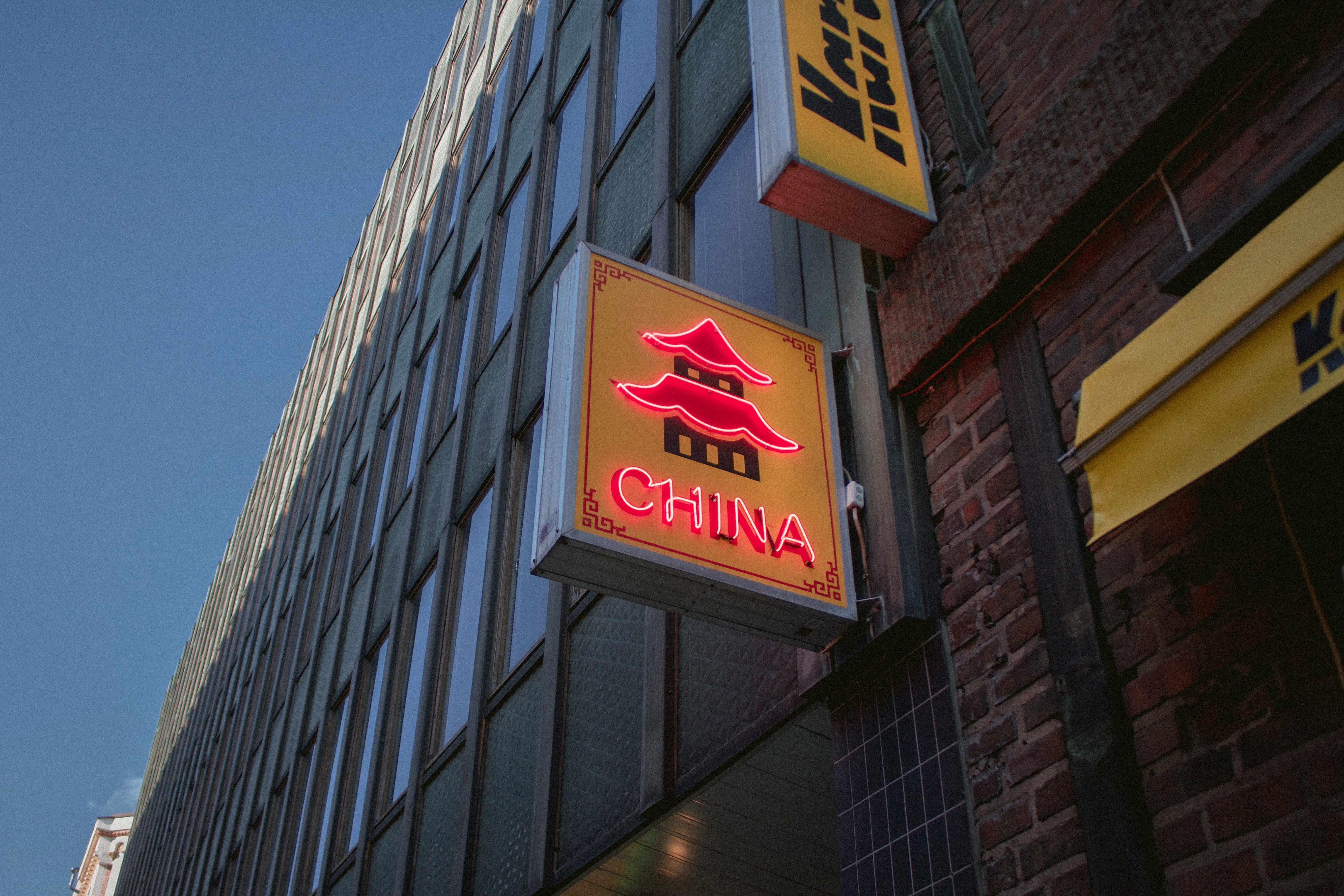 面對(duì)海外華人消費(fèi)者，做國(guó)際版小程序商城還是小紅書店鋪？